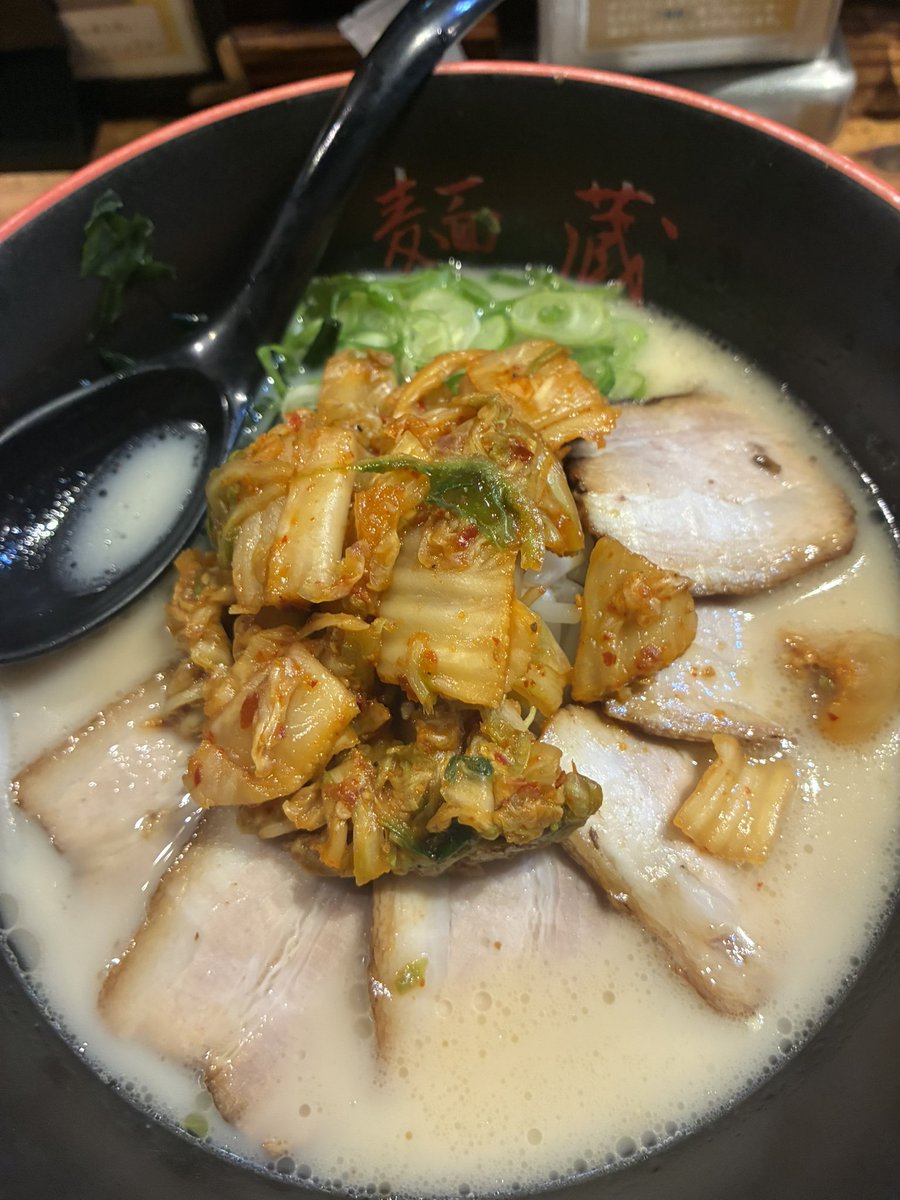xz5yn's tweet photo. 出張帰りの隙間時間で
キムチ&amp;ラーメンの麺蔵でエネルギー補給💪
さぁがんばって帰るぞ！
(車に乗ってるだけですがががw) https://t.co/AyuR9jAVJR