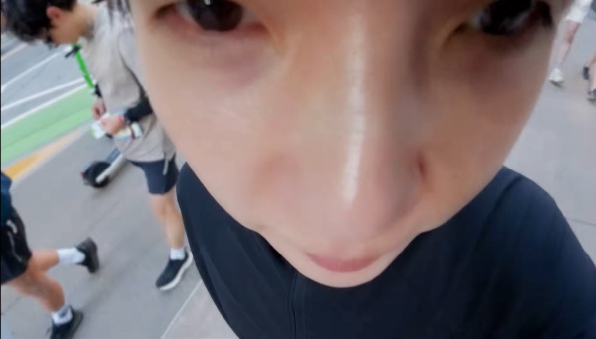darlingsujim's tweet photo. “don’t cry over a man”

the man: https://t.co/LgLD6Rl7n6
