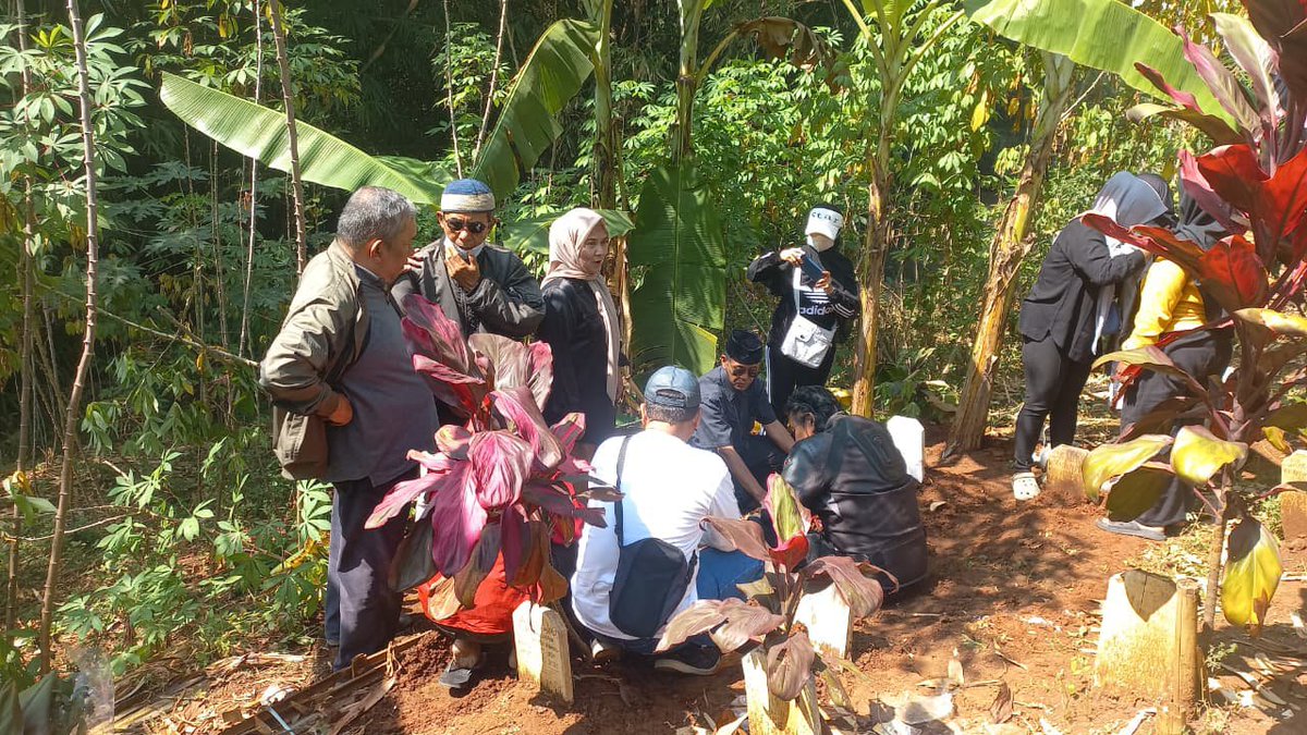 ikasmp14's tweet photo. Innalillahi wa Inna ilaihi Raji'un telah meninggal dunia @asep Aryadi 14'80 Minggu tanggal 5 Juli 2026 rumah duka kp mande RT 04 RW 05 karang Pamulang Cikadut https://t.co/0Mx9I2yMyG