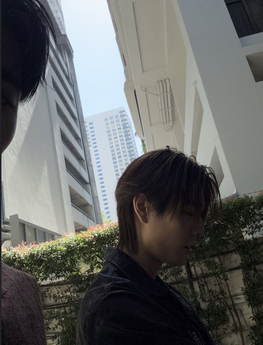 lertkosuemn's tweet photo. THIS IS SO DATING CODED, DONT TELL ME OTHERWISE. https://t.co/TwilluaYkE