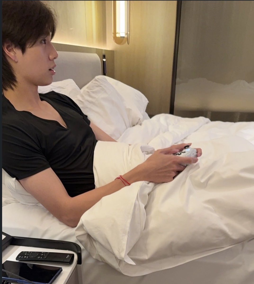 lertkosuemn's tweet photo. THIS IS SO DATING CODED, DONT TELL ME OTHERWISE. https://t.co/TwilluaYkE