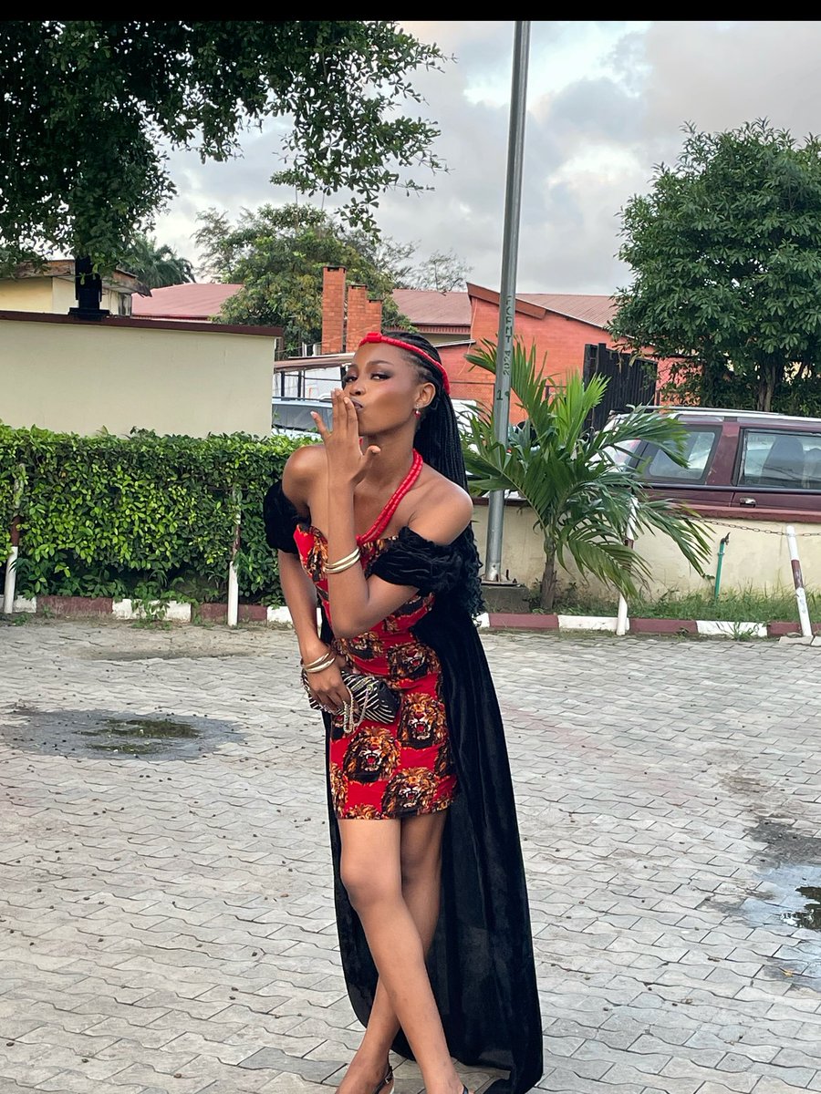 simplyomah__'s tweet photo. Fyb Finale 
Cultural day and what else do I dress as if not as an Igbo princess ❤️

#finalyearweekunilag #unilag https://t.co/2F83cZeTZu