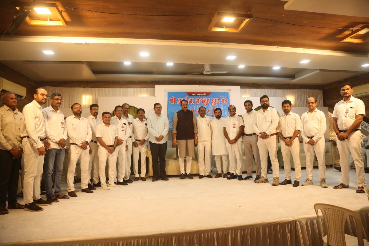 jitu_vaghani's tweet photo. 🩸 રક્તદાન એ મહાદાન...

શ્રી કારડીયા રાજપૂત યુવા સંઘ - ભાવનગર દ્વારા આયોજિત "રક્તદાન શિબિર"માં  રક્તદાતાઓનો જુસ્સો વધાર્યો; નિઃસ્વાર્થ ભાવથી રક્તદાન કરનાર રક્તદાતાઓના આ માનવસેવા કાર્યને બિરદાવ્યું. 

આ પવિત્ર કાર્ય અનેક જીવનોને નવી આશા અને નવું જીવન આપનારું છે, ત્યારે કારડીયા રાજપૂત સમાજમાં સેવા, સંવેદના અને સહભાગિતાની આ ભાવના સતત પ્રેરણારૂપ બની રહે તેવી શુભેચ્છાઓ.