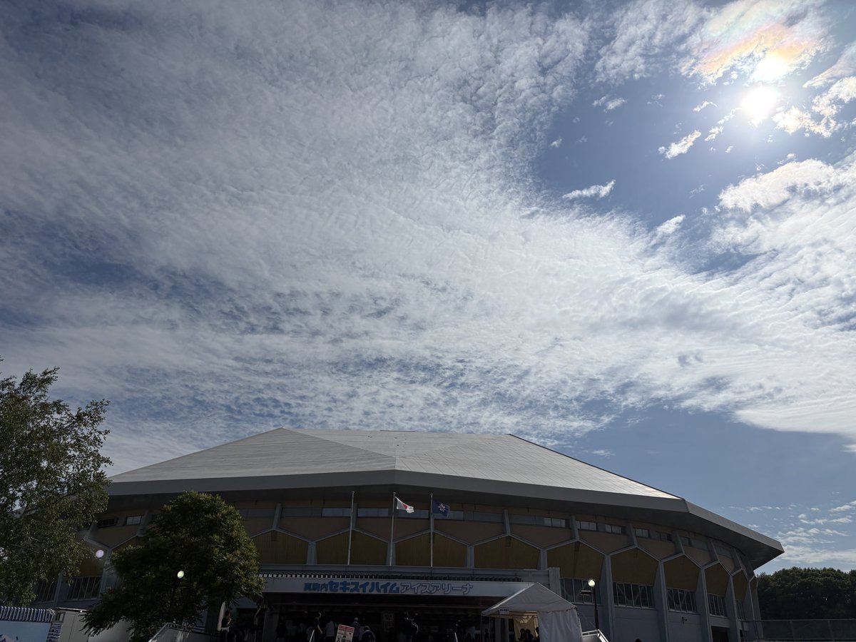 fukai_y's tweet photo. 北海道脱出中。
今更ながら、スクリーンで観るより双眼鏡で見る方リアミとはまた違いビジュが大爆発。
福井で様子を掴み北海道２発で吠えまくって結構お腹いっぱい。福岡2を何とか取れれば。
#乃木坂全国ツアー北海道Day2 https://t.co/rgq9nkpCgj