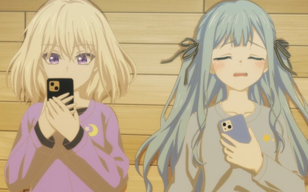 q31y1's tweet photo. 2人が一緒に寝転がってるの尊すぎるし星を見てる時の距離感が完全に恋人同士.......🥰🥰🥰 https://t.co/JMMm33PQSa