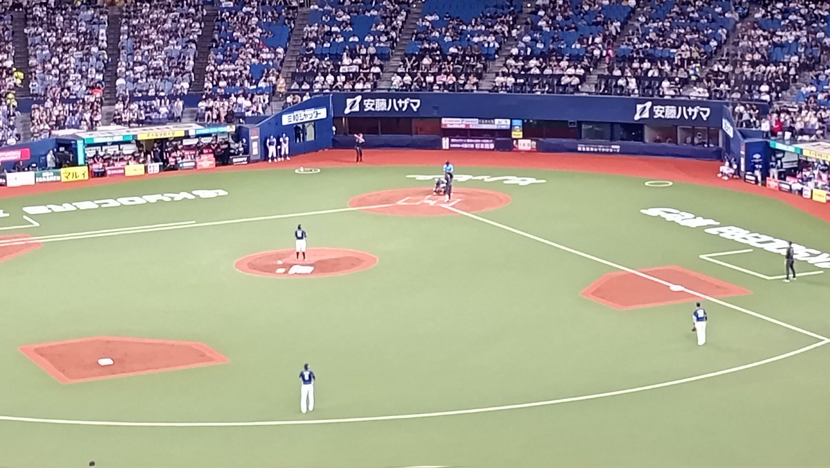 typn1go's tweet photo. 昨日の神戸は雨天中止だったので、今日は京セラドーム。外野レフト上段という珍しい席だったので見える景色もちょっと新鮮だた。ラヴィットの灰色のウサギとか来てた。エスピーにキュン❤️ https://t.co/t3WvA4yYZM
