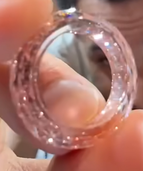 blind_via's tweet photo. Lab grown diamonds now provide the option for a completely Diamond ring with no gold involved ALL diamond ring https://t.co/xEaQvqiADl