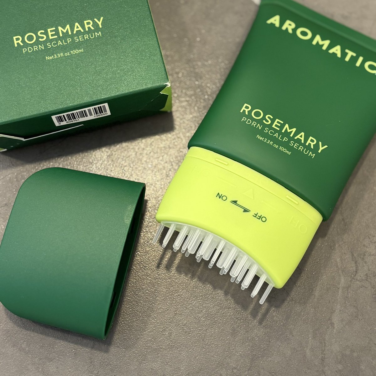 uni__86's tweet photo. #PR 
AROMATICA
新商品 ローズマリーPDRNスカルプセラム🌿
抜け毛悩みがある人必見のアイテム！
毛穴よりも細いニードルが頭皮の隅々まで栄養を届けてくれるよ。
爽やかな香りで頭皮マッサージをしながらリラックスできる😌
#アマゾン #セール情報 
#プライムデー #お得 #頭皮ケア https://t.co/Cn12JpXGIN