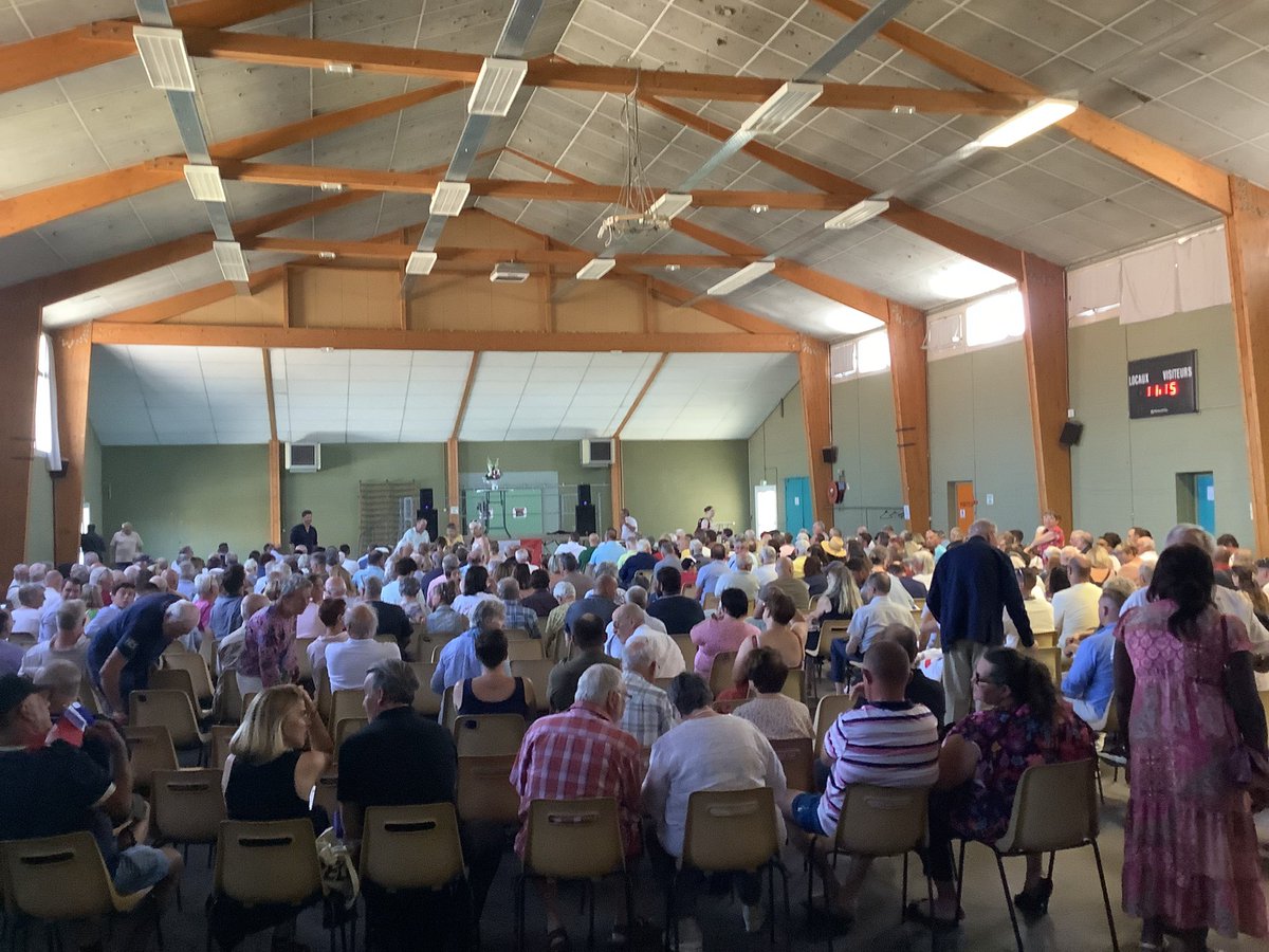 EricSoulat's tweet photo. À Gouzon, avec @MarionMarechal ce samedi pour un meeting et pour célébrer les deux ans du député UDR @bartolenoir. Une salle comble de 700 personnes…🇫🇷 https://t.co/1ky6T3G04R