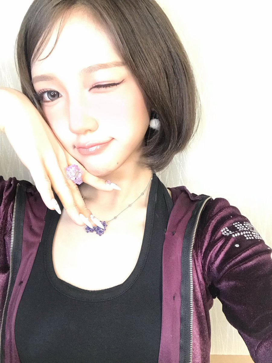 We_KiiiKiii_JP's tweet photo. 私メロい?💜

#KiiiKiii #キキ #키키
#JIYU #ジユ #지유 https://t.co/roAJh42HEt
