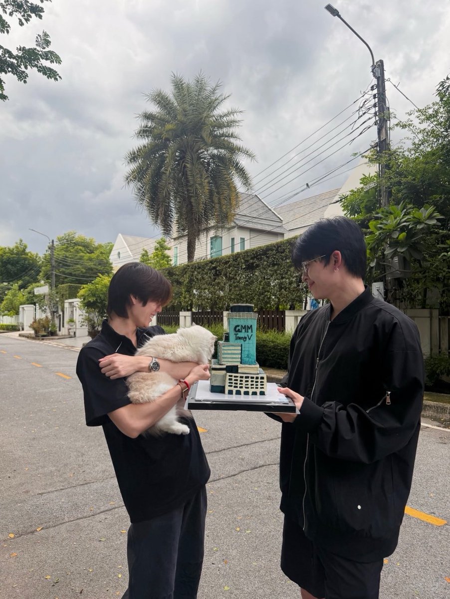 𝒮𝑒𝑒 𝓉𝒽𝑒 𝓇𝒾𝑔𝒽𝓉 tweet media