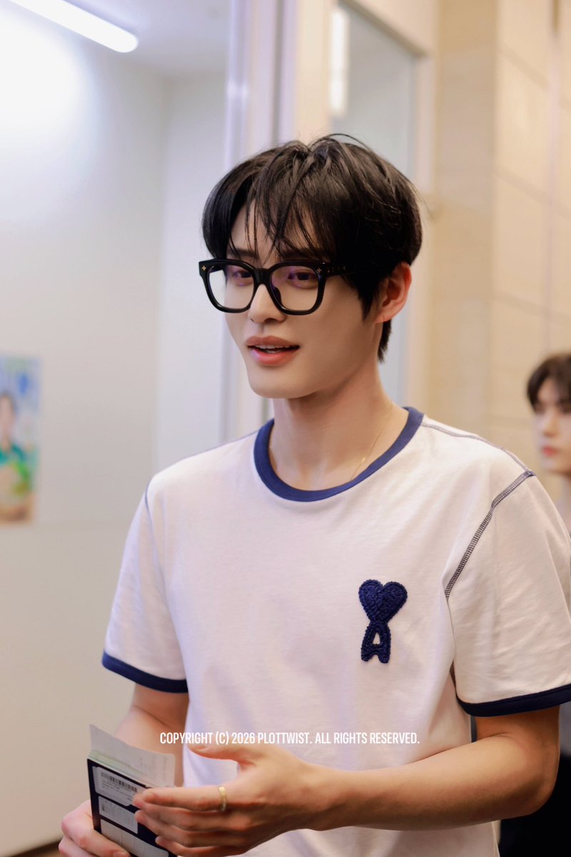 plot_twist1214's tweet photo. 260705 까시 ㅇㅈ합니다 ...
#김지웅 #KIMJIWOONG #김갈냥님 #제로베이스원 #ZEROBASEONE #ZB1 #キムジウン https://t.co/wta5um90qE