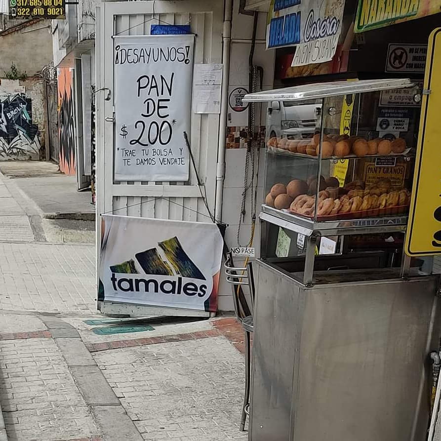 DanielSamperO's tweet photo. #MeDeclaroEnDesobediencia frente a los tamales marca Adidas... https://t.co/PVSDKDJSXn