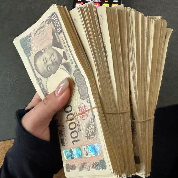 LmazYekta82481's tweet photo. これで今月足りる？

①足りる
②足りない https://t.co/C7dLqnTAnw