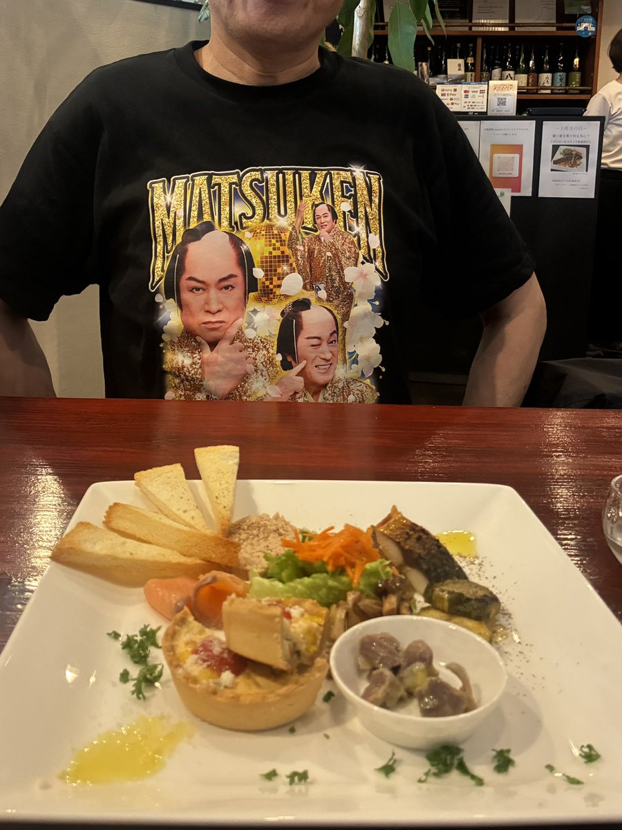 fmf807's tweet photo. 行きつけのお店で、サンバコンサートの打ち上げ💕
もう、楽しすぎて楽しすぎて！
そしてお料理もまた美味しくて💕😊

これでまた明日から頑張れます！健さんありがとう！！！！✨✨ https://t.co/tjxmuZ2e82