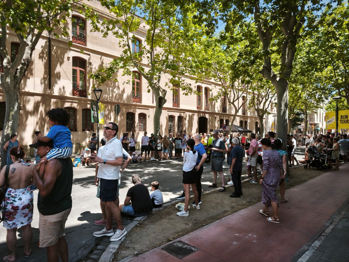 ajuntamentvng's tweet photo. 🚴🏼♂️🚴🏿♂️
#VNG ja viu l'ambient del Tour de França!
👉Tota la informació del pas del Tour a Vilanova i la Geltrú a https://t.co/VxjkDaWrFJ
#TourVNG
@LeTour https://t.co/cHTR9VFkq2