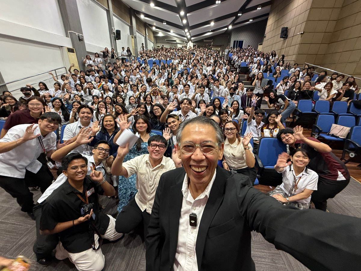 ChelDiokno's tweet photo. Maraming salamat, Holy Angel University Pampanga, sa pag-imbita sa akin na maging bahagi ng A Prideful Talk noong June 30.

Mahalaga ang mga ganitong espasyo para isulong ang pagkakapantay-pantay at labanan ang diskriminasyon sa loob ng paaralan.

Patuloy tayong mag-akbayan para sa respeto at dignidad ng lahat!  🌈🇵🇭