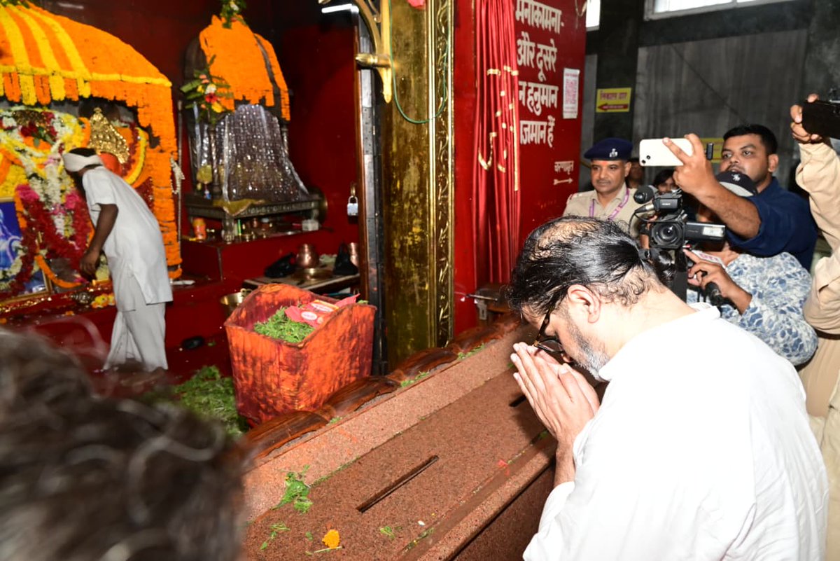 BhumiharOfBihar's tweet photo. जन सुराज पार्टी के सूत्रधार प्रशांत किशोर ने बकीपुर सीट से चुनाव लड़ने की घोषणा कर दिया है।

एक सीट से बीजेपी को कुछ फर्क नही परने वाला लेकिन ये एक सीट जन सुराज पार्टी के लिए एक बिज की तरह काम करने जा रही है जो आगे चल के पुरा जंगल मे तब्दील हो सकता है।
बाकी वहा के जानता जनार्दन के मन मे क्या है? वही जाने।
मेरे ख्याल से एक मौका दे कर देखना चाहिए।
