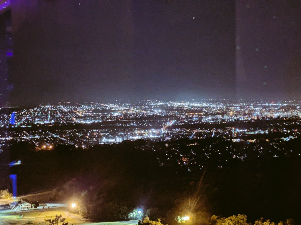 arima0143's tweet photo. ニコラスタワーから見る旭川の夜景 https://t.co/3737vuESn4