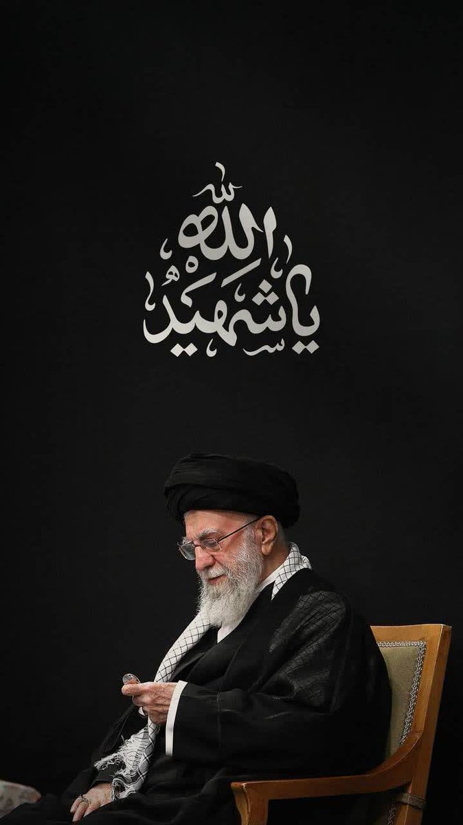 Atrenarges20005's tweet photo. در تاریخ خواهد نوشت: 
«پیرمرد ۸۶ ساله ای در مقابل ۲۰ کشور
جانی و مزدور به تنهایی ایستاد و در نهایت به دست شقی‌ترین آدم ، در خ/و/ن خود غلطید…» 
#حی_علی_العزا https://t.co/nhJwVvldxP