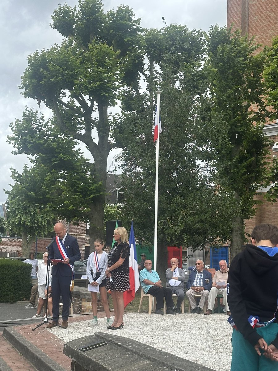 vcatteau_'s tweet photo. J’étais présent ce matin à #Herlies, avec Alain et Christophe, à l’occasion de la cérémonie du centenaire du monument aux morts.

Un moment de recueillement et de transmission pour honorer la mémoire de celles et ceux qui se sont sacrifiés pour la France. 🇫🇷

#Circo5905 https://t.co/0Weg6kRCsk