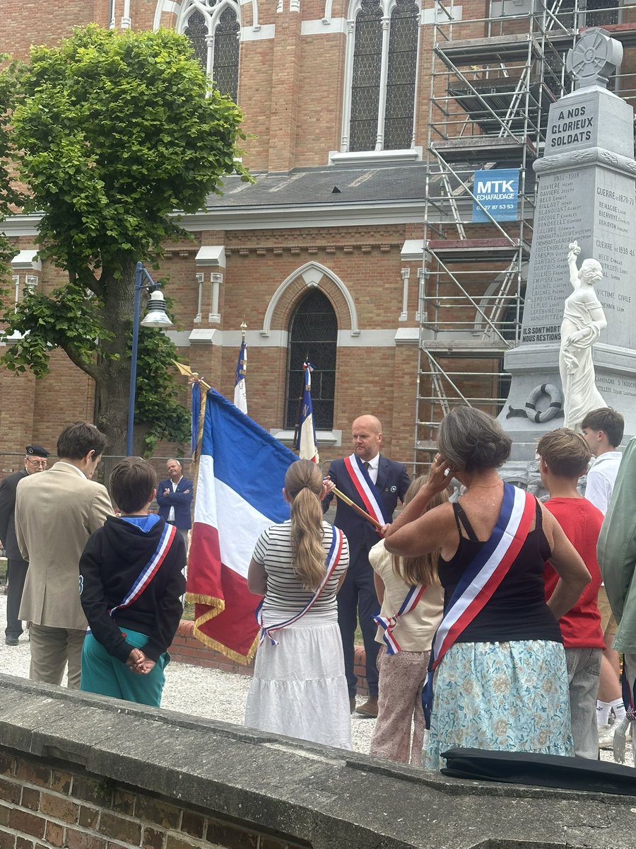 vcatteau_'s tweet photo. J’étais présent ce matin à #Herlies, avec Alain et Christophe, à l’occasion de la cérémonie du centenaire du monument aux morts.

Un moment de recueillement et de transmission pour honorer la mémoire de celles et ceux qui se sont sacrifiés pour la France. 🇫🇷

#Circo5905 https://t.co/0Weg6kRCsk