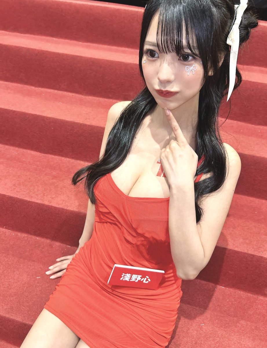 korokorococoroo's tweet photo. 非常感謝大家在TRE的這三天！

非常感謝所有到場的親愛的粉絲們，以及所有參與的工作人員✨️

好多人在台上喊我的名字，有的特意買票想著我，有的甚至特地跑到展位來看我。你們每一個人都給了我溫暖的話語和燦爛的笑容，這些對我來說都是無比珍貴的，也是我繼續前進的力量...🌷🩵

雖然在人多的場合還是會緊張，但多虧了大家的支持，我才能帶著笑容順利地完成了這三天的活動！真的非常感謝🌼

我會繼續努力，不辜負我珍貴的粉絲們的期望，成為更優秀的演員，請大家繼續關注我💗
