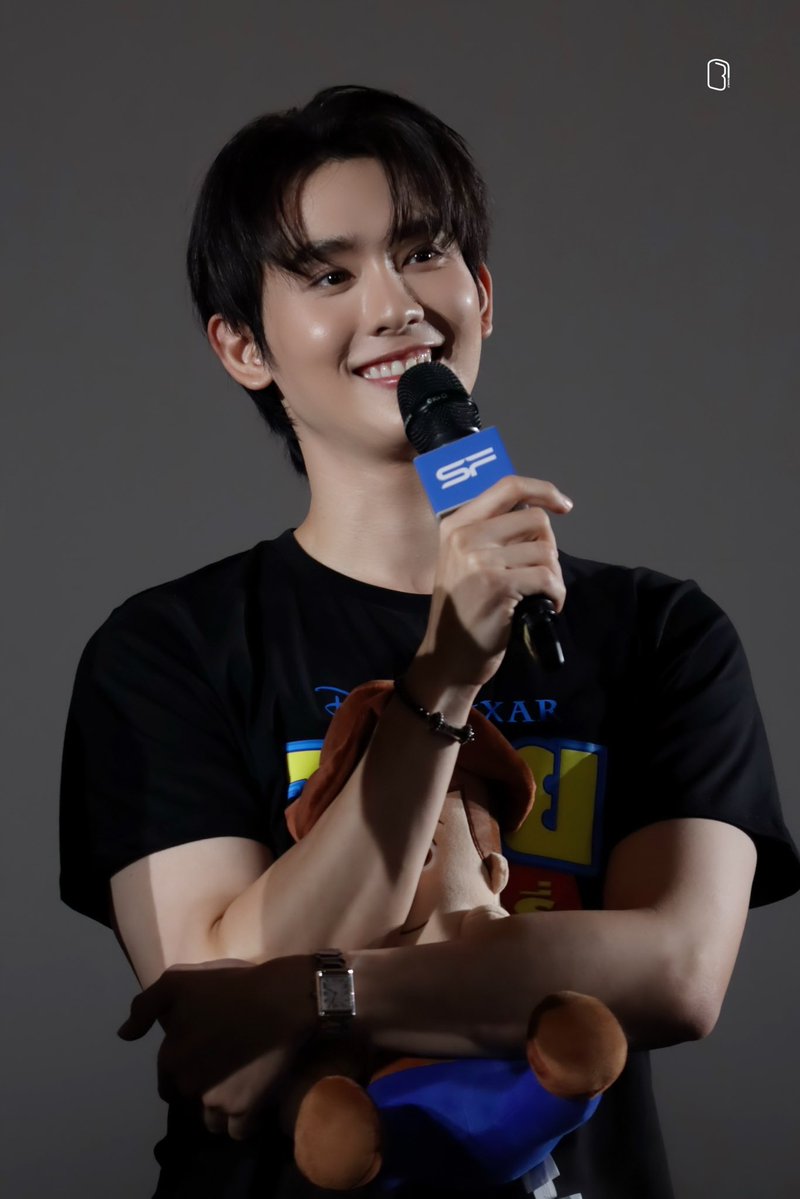 bookfamily_'s tweet photo. บุ๊คกับวู้ดดี้ในอ้อมกอด 🤠🤲🏻 

FORCEBOOK MAFOX TOYSTORY5 
#SFxForceBookTomafox
#kasibook @kasibook https://t.co/sMtc3DDOmu