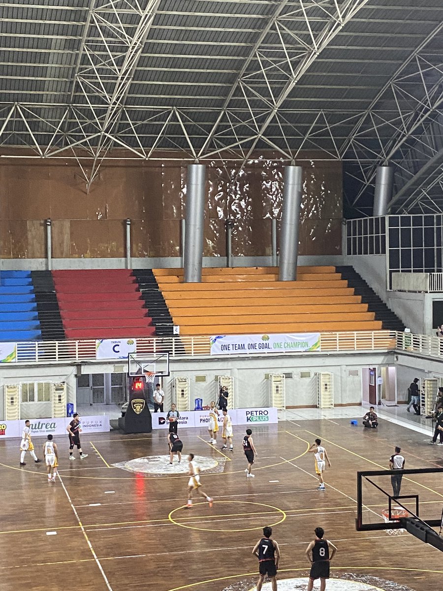 maybesoftboy's tweet photo. Dulu pernah jadi salah satu pemain. Sekarang cuma bisa nonton wkwkwk 
Lucu juga hidup ini kalau di liat2 https://t.co/memhzqbUT4