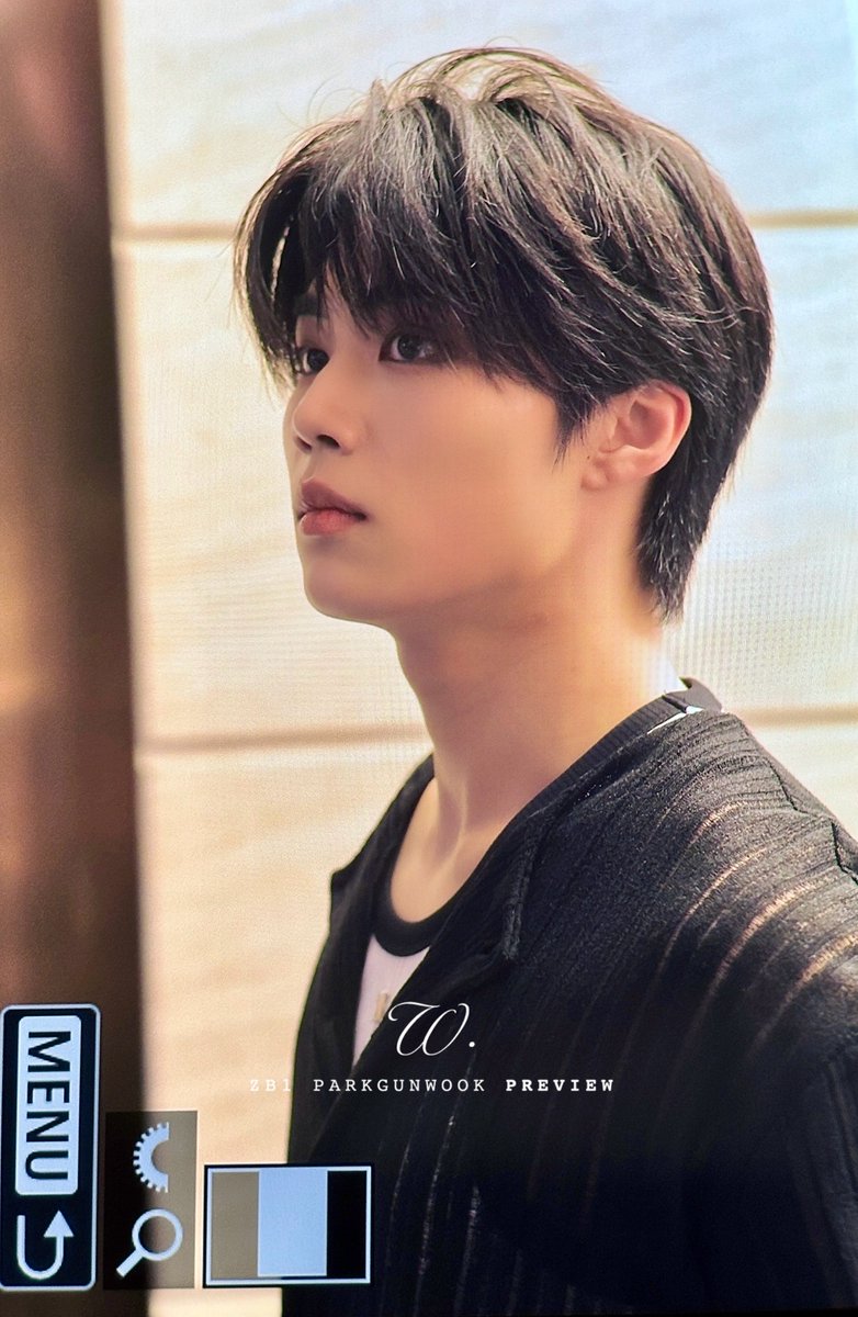 w_gw_0110's tweet photo. 260705 매장 지나갈때마다 슬쩍 구경함 👀

#박건욱 #PARKGUNWOOK #パクゴヌク #제로베이스원 #ZEROBASEONE #ZB1 https://t.co/lHLdB5h77w