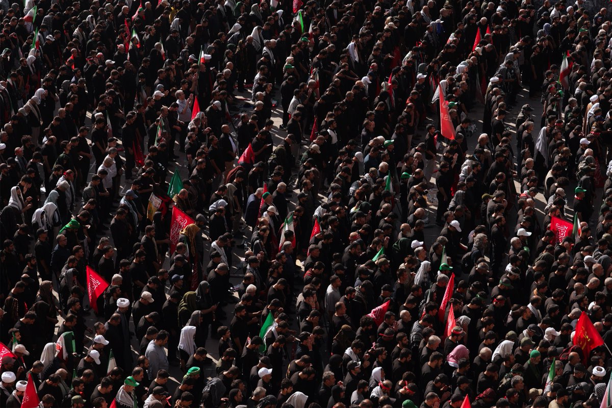 bs_khamenei's tweet photo. 📸 Gusti redovi ožalošćenih u Iranu klanjali su dženazu-namaz pred tijelima šehida vođe, ajetullaha sejjida Alija Hameneija, i članova njegove porodice.

🗓️5. juli 2026.

🏴 #Treba_ustati #šehid_Hamenei #Hamenei https://t.co/WBBSIrwBJV