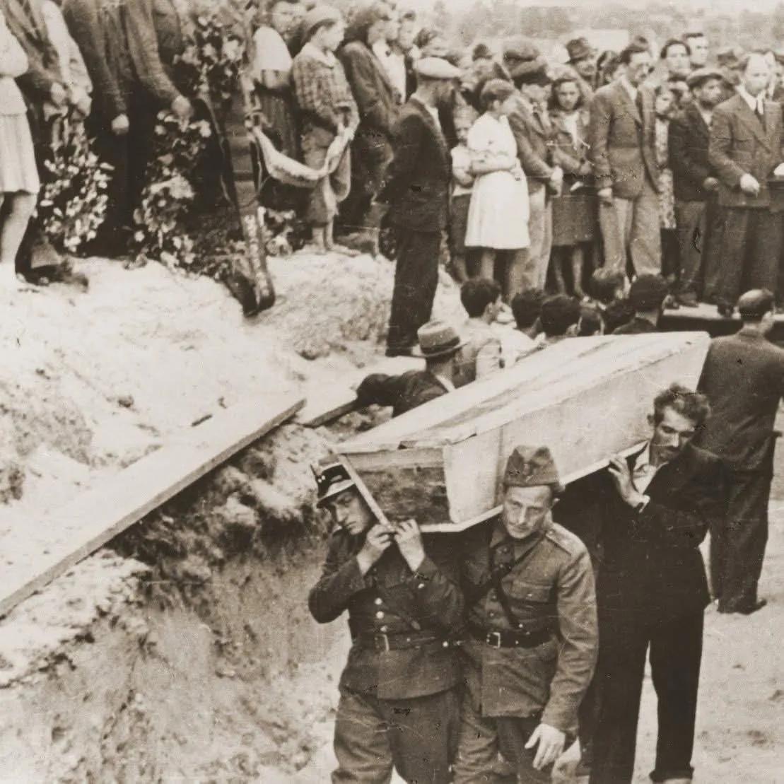 MrMyslytskyi's tweet photo. Gratulacje dla szanownych Polak��w z okazji 80. rocznicy pogromu kieleckiego – ostatniego pogromu Żydów w Europie, dokonanego przez rozwścieczonych mieszkańców Kielc. Wówczas Polacy w bestialski sposób mordowali swoich żydowskich sąsiadów, którzy cudem przeżyli Holokaust. 
1/3 https://t.co/wPsnO7iknC