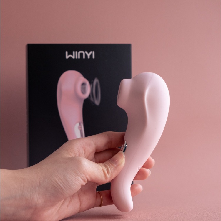 Luthienpe's tweet photo. 📚¿Sabías que la estimulación por succión, activa terminaciones nerviosas distintas a las de la vibración , generando sensaciones más intensas y variadas? 💡HONEY  premium esta diseño pensado para tu placer y autoconocimiento. 🌸  Conocer tu cuerpo no debería tener tabú.✨👸 https://t.co/mz0tQCtJHm