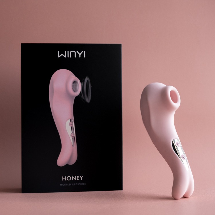 Luthienpe's tweet photo. 📚¿Sabías que la estimulación por succión, activa terminaciones nerviosas distintas a las de la vibración , generando sensaciones más intensas y variadas? 💡HONEY  premium esta diseño pensado para tu placer y autoconocimiento. 🌸  Conocer tu cuerpo no debería tener tabú.✨👸 https://t.co/mz0tQCtJHm
