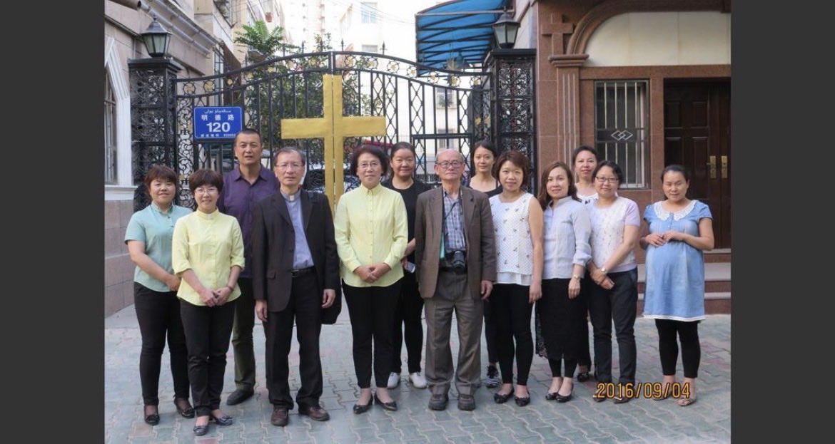 Pray4China's tweet photo. The government launched a massive crackdown on alleged Uyghur terrorism that saw hundreds of thousands confined to concentration camp-like facilities. The crackdown also impacted local and foreign Christians, with most of the latter being forced to leave Xinjiang. 2/ https://t.co/kpFK2TsHFr