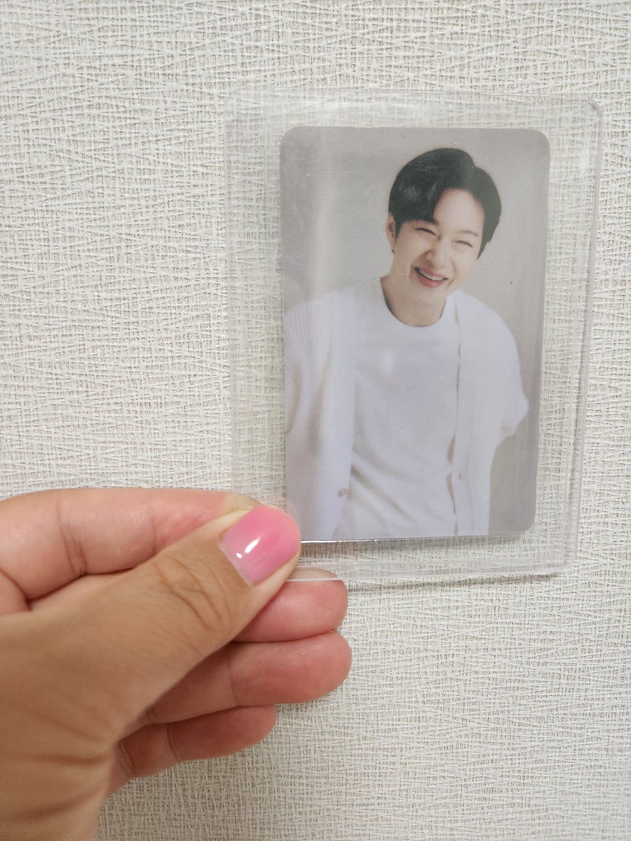 btob_lee_c_s's tweet photo. 마카롱이 "언~니!생일선물이에요.
(육성이 들리는마법이 있다.)
하면서 준 섭이등뒤 손하뚜❤️😍
생각지도못했던 선물 너무고마워!!
나도 있다!!!섭이등뒤 손하뚜🥹💙 https://t.co/t6RAYiyGe2