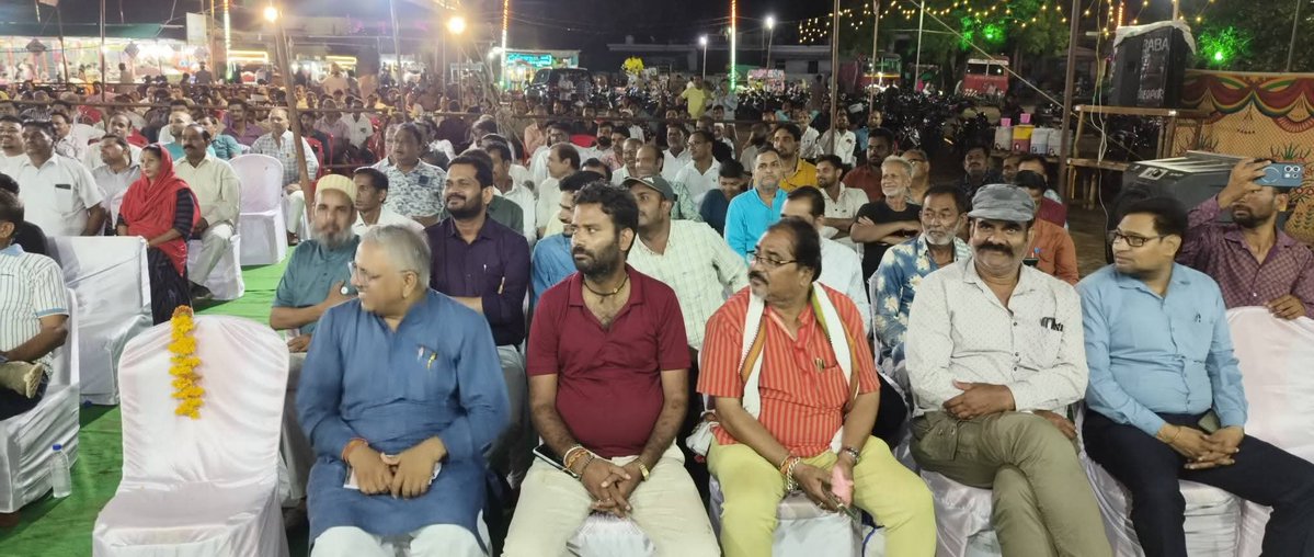 Kailash4BJP's tweet photo. विगत रात्रि 04 जुलाई को श्री हजारेश्वर मेला रंगमंच पर आयोजित अ. भा. कवि सम्मेलन में उपस्थित रहकर काव्य पाठ श्रवण किये। सफल आयोजन के लिये नगरपालिका परिषद श्योपुर को बधाई। #Sheopur https://t.co/dBqgywIxr4
