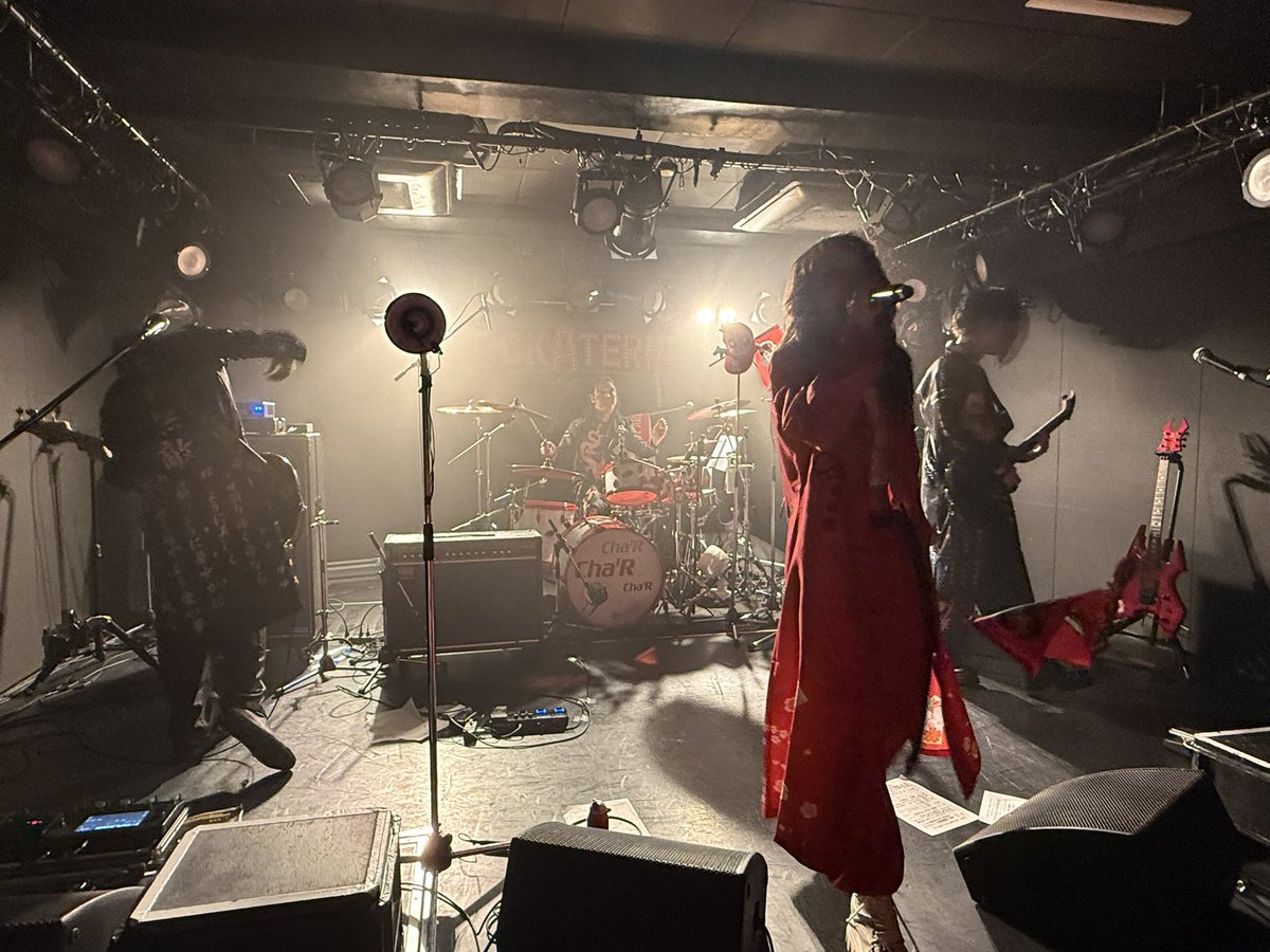 hide_awaLT's tweet photo. 7/5(日) 仙台ROCKATERIA
「RED HEAT POWER DX
～夏だ！灼熱だ！ぶち上がっちゃる！～」

午前中はLihoさんに癒やされて、午後は灼熱🔥

キャラはブレ気味でしたが、歌声はキレ味が増してた！まだまだ進化途中の総長😎

　　🙌最&amp;高！最強🙌

#総長 #血夜流 #灼熱 https://t.co/yk5zbNeHAc