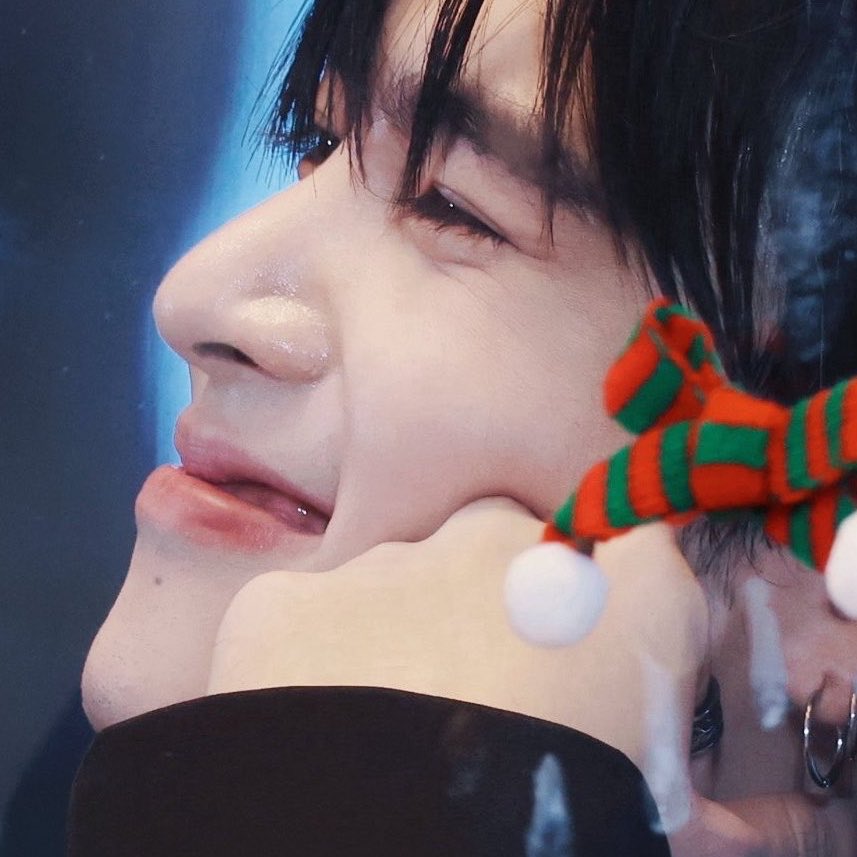 leeyachannie's tweet photo. OH MY GODDDDDDDD HE'S SO FLUFFY I CANTTTTTT

#Santapp https://t.co/EDnacYDgYZ