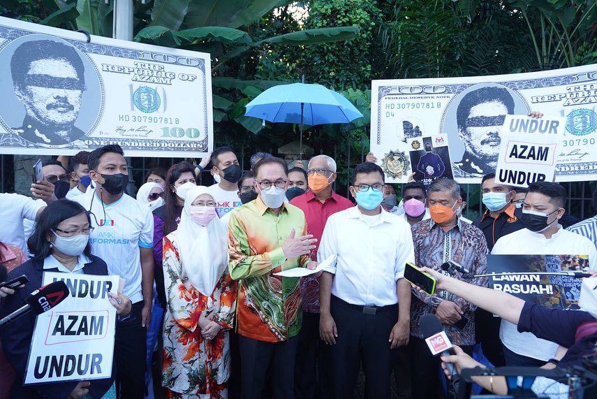 bahabruzzi's tweet photo. @hjhairie @mkini_bm Ni pun ular juga 😆 https://t.co/Pl8rbBZVxZ