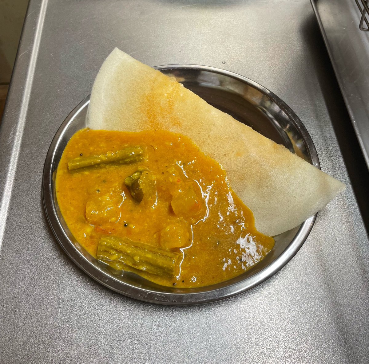 ShimanoDvs's tweet photo. மாலை டிபன்.
・தோசை
・சாம்பார்
#家ごはん #dosa https://t.co/Rrl8FmEkST