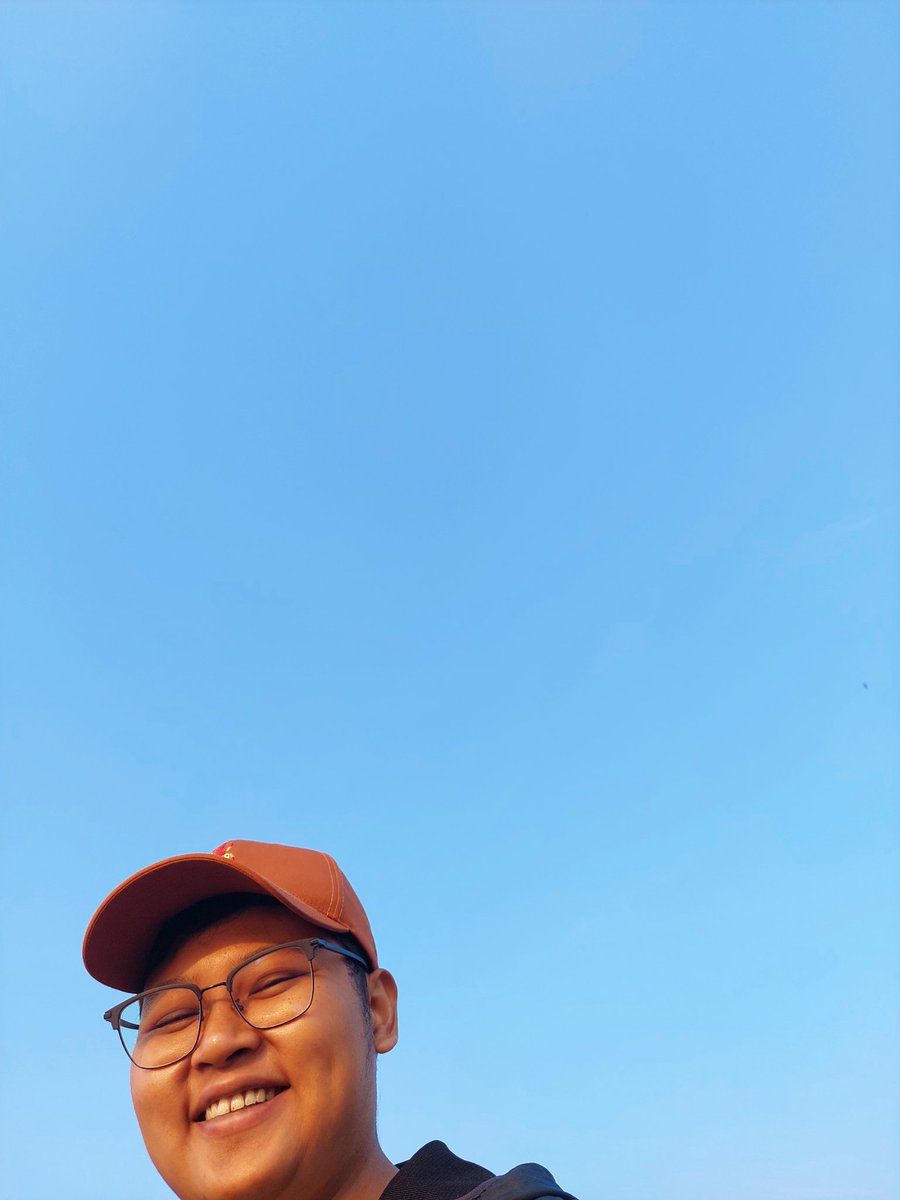 ndadzil's tweet photo. saling mendukung hobi masing-masing. kamu mancing, aku tungguin sambil bikin kopi dan baca buku. https://t.co/MtZeGdJWvI