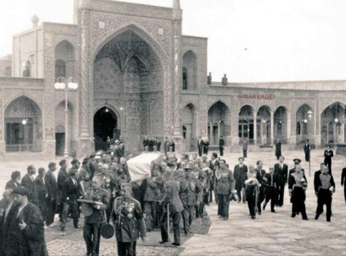 HaniBouraghi's tweet photo. لطفاً پهلوی چیا از جمعیت و تشییع جنازه صحبت نکنن، مرسی اه https://t.co/sfqJIORqW9