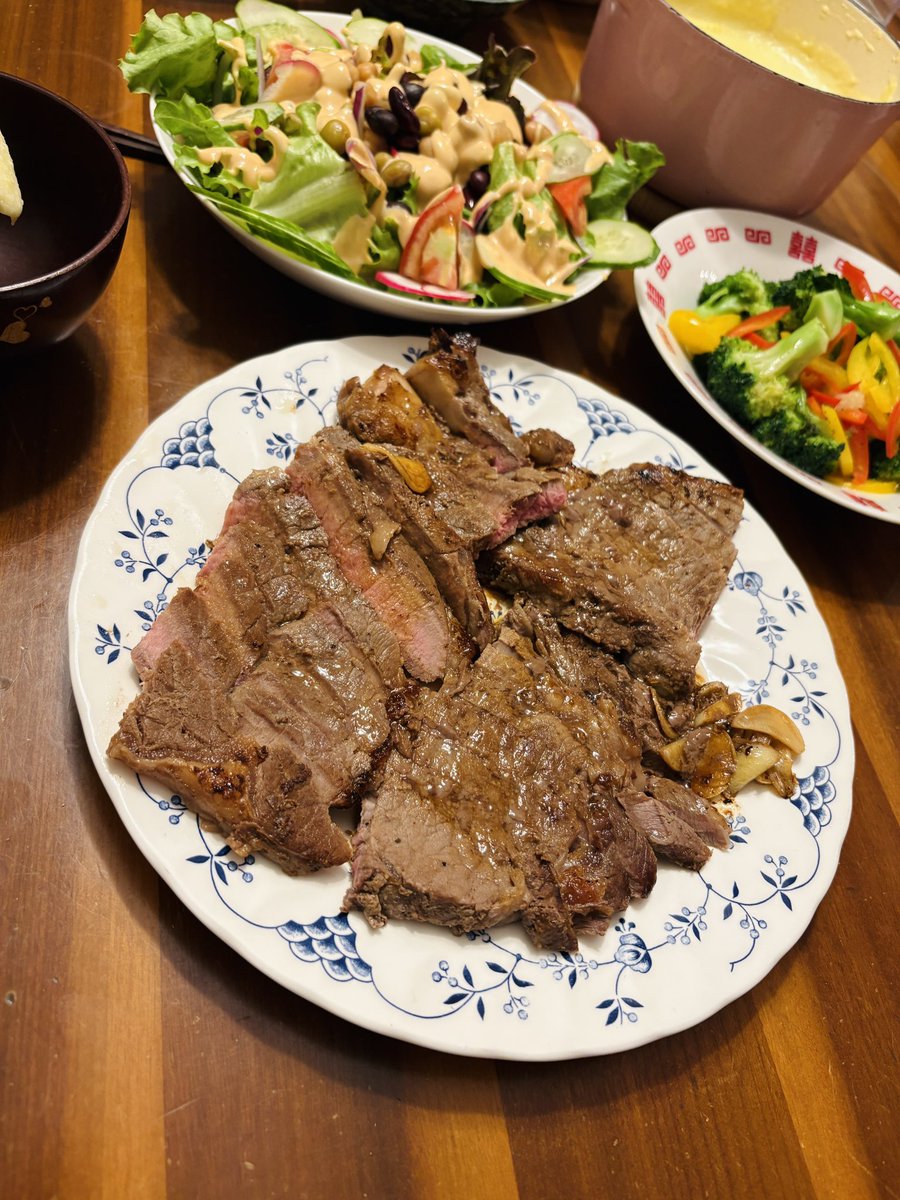 HelloJen98's tweet photo. 今天的晚餐
好好吃飯

今日の夕食です　

#おうちごはん　#料理記録
#好好吃飯 #牛肉 #在家吃飯 https://t.co/49WNkZS3IT