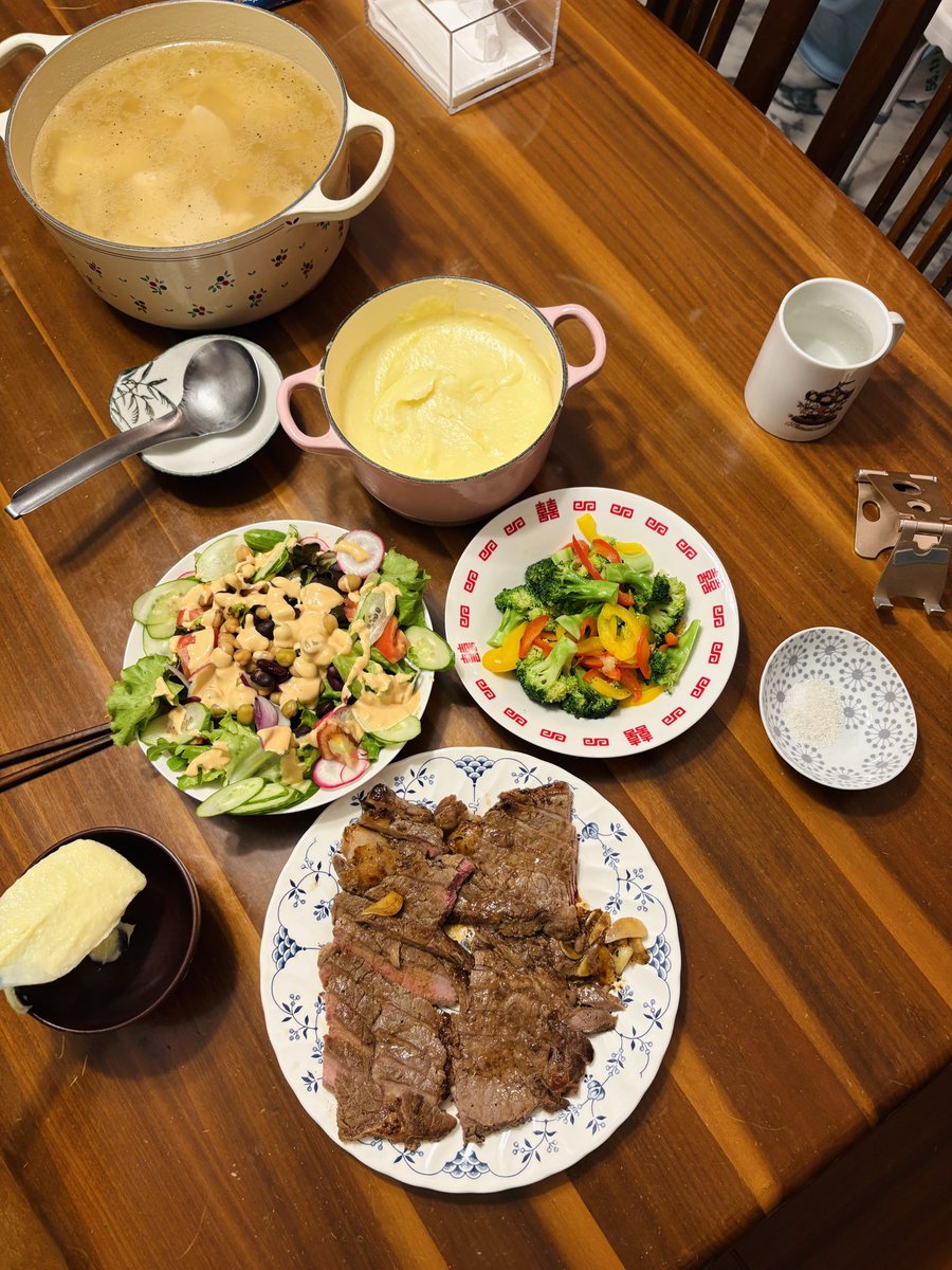 HelloJen98's tweet photo. 今天的晚餐
好好吃飯

今日の夕食です　

#おうちごはん　#料理記録
#好好吃飯 #牛肉 #在家吃飯 https://t.co/49WNkZS3IT