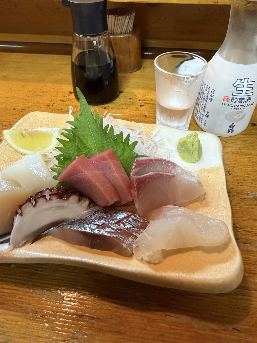 ikepyon606's tweet photo. お寿司屋はしご酒。ここは値段の割に新鮮で美味しいお気に入りのお店です https://t.co/bNH1at0Bwg