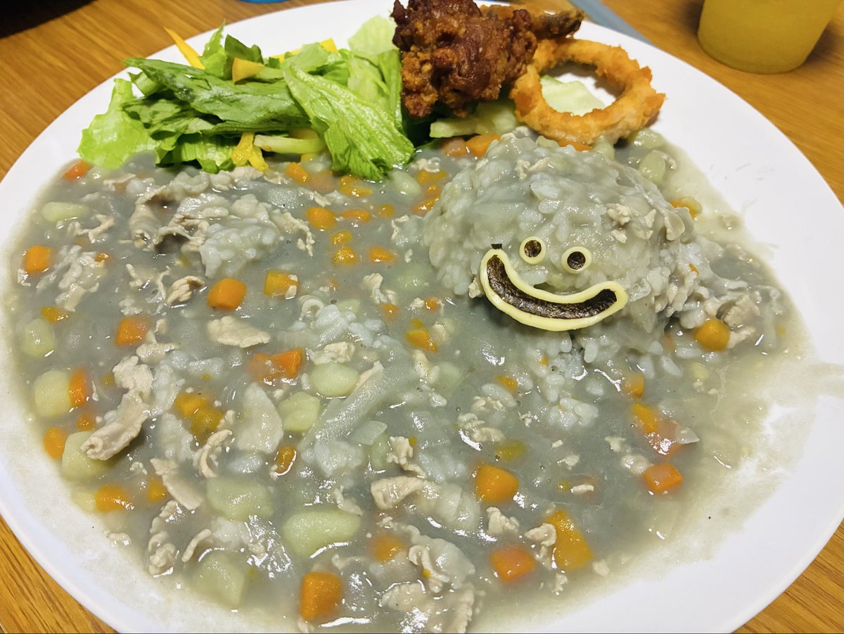 gyro_1293's tweet photo. 妹が作ってくれたスライムケーキとはぐれメタルシチューです！
味も見た目も100点でした！ https://t.co/dvBfD44V2B