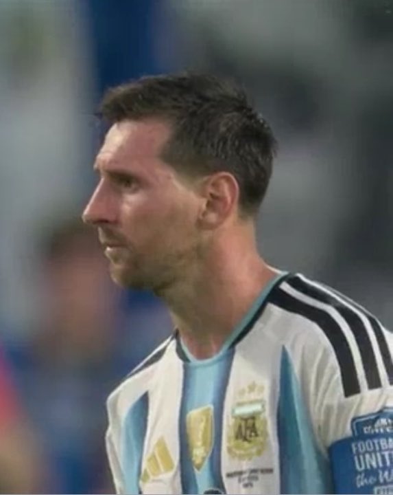 Rmadonyfc_'s tweet photo. Messi fans have become more pathetic now

So because the world has finally opened their eyes to the favouritism towards Messi over the years in his career and current events….

Messi fans have now started pushing an agenda and false accusations on Ronaldo, saying that he paid people to tarnish Argentina and Messi’s name online?

No amount of PR stunt can buy you real success. We earned the love, it wasn’t given