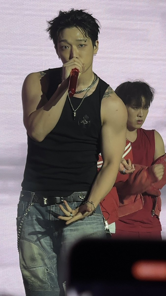 chachachanuya's tweet photo. holy mother of fuck, jiwon https://t.co/MaRPKwPD2m