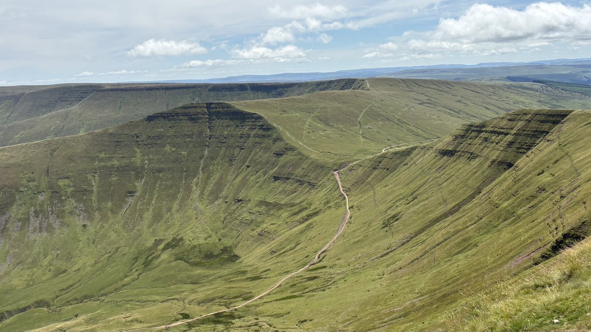 Hall1973Matthew's tweet photo. #lunchtimeview #breconbeacons https://t.co/V1rQ4uLIh8